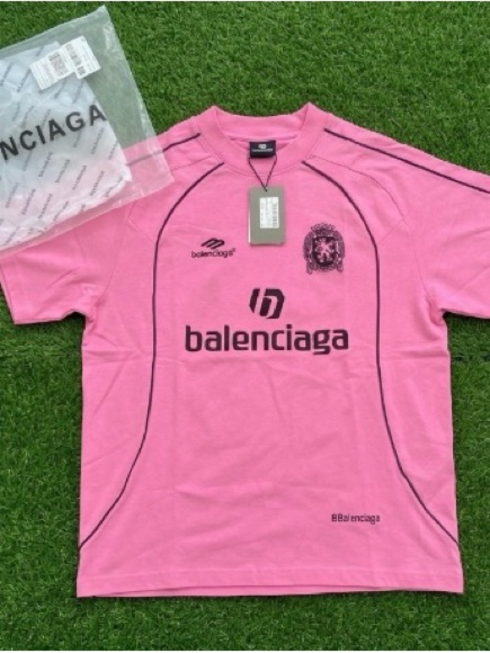 Balenciaga Men’s Pink Crewneck Logo soccer Tee.
